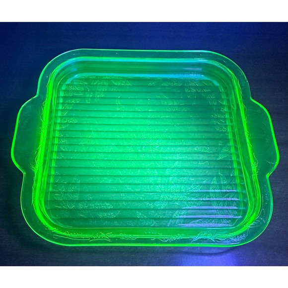 Vintage uranium glass handle square tray Floral green by Jeannette glass - Picture 3 of 10